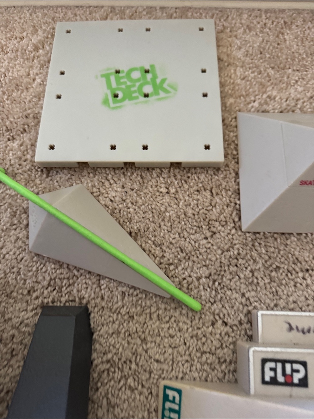 Assorted Tech Deck Fingerboard Skatepark Ramps + Rails - Multicolor - Picture 5 of 7